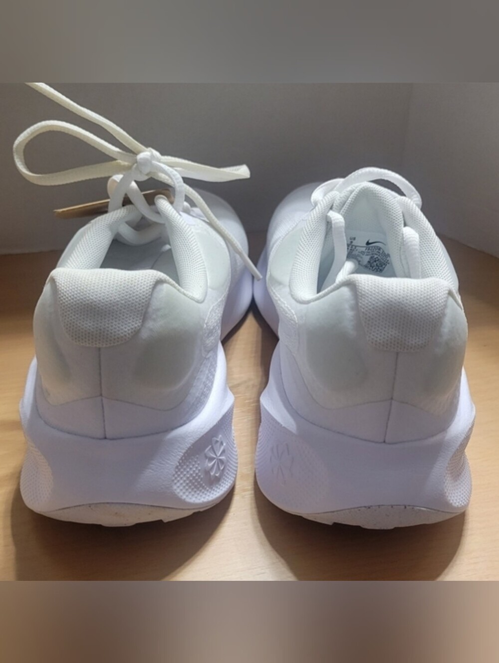 Nike White Women's Lightweight Running Sneakers Size 9 Reserve For Corrinmax - Picture 6 of 7